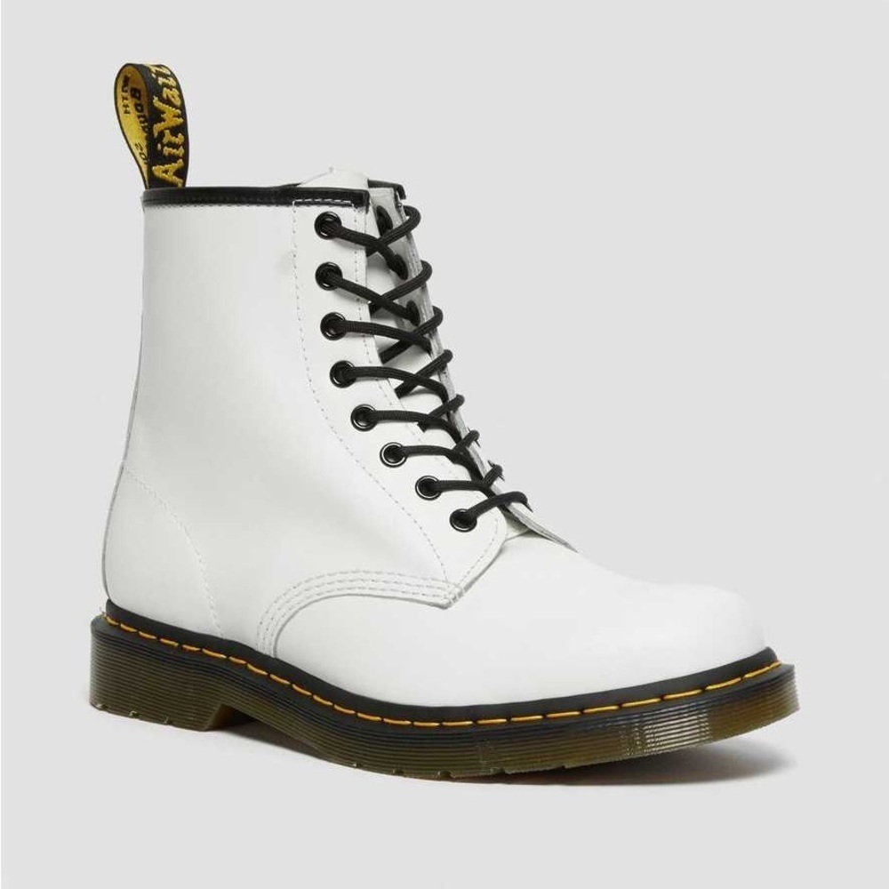 NWT DR MARTENS 1460 Smooth Leather Lace Up Boots!